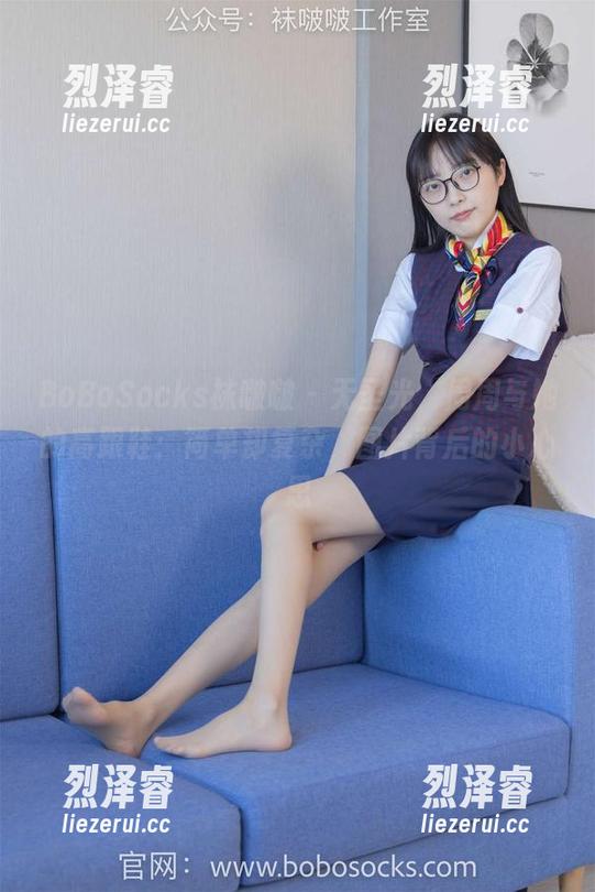BoBoSocks袜啵啵 - 无圣光，周周与她的高跟鞋：简单却复杂，图片背后的小心思