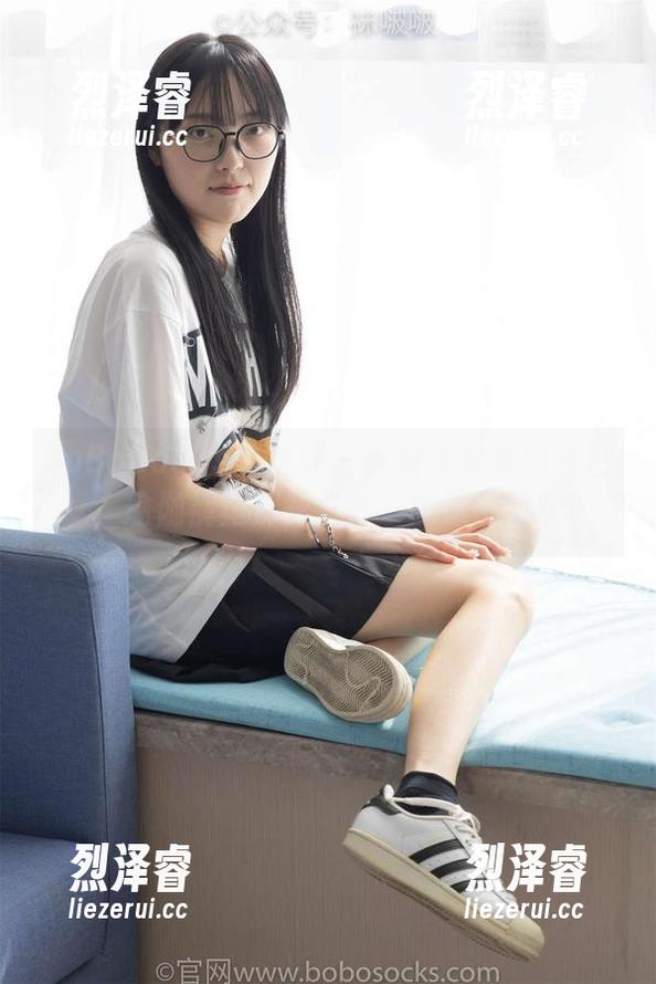 BoBoSocks袜啵啵 - 小甜豆的在线美图，瑜伽裤里那些“丝”的悠然流转