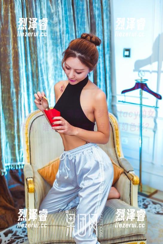 GIRLT果团网 - 来看看何梦兮Stacy的女王作品，谁说现实不能有点儿梦幻色彩？