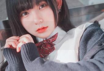 浴缸里的Hizzy(히지)让人看得目不转睛，放心，这些写真完全不沉重！