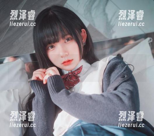 浴缸里的Hizzy(히지)让人看得目不转睛，放心，这些写真完全不沉重！