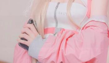 Jenny(정제니)的短裙静静地更新着，完全不怕在阳光下裸露自己的魅力！