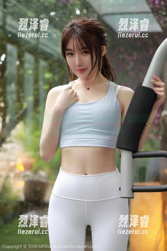 MFStar模范学院 - 黄乐然的连衣裙时光：当照片变成梦幻合集