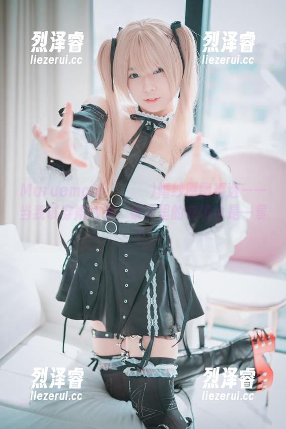 Maruemon(마루에몽)婚纱原图精选——当我试穿婚纱时，镜子里的窘境也是一景！