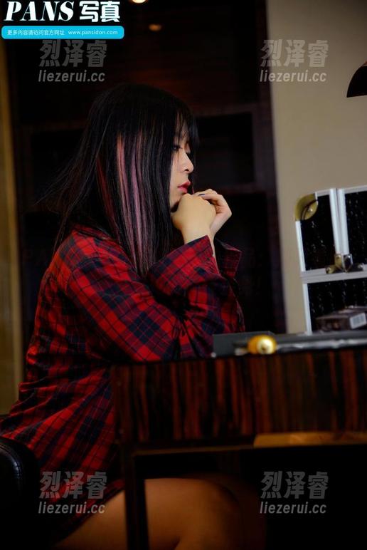 PANS写真 - 樱桃的自拍作品：别只看脸，看看她的搞怪姿势！