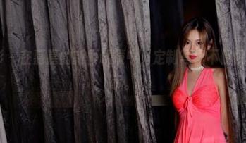 PANS摄影 – 在嘉嘉的新模试镜中，定制写真不仅仅是肤浅的展示。