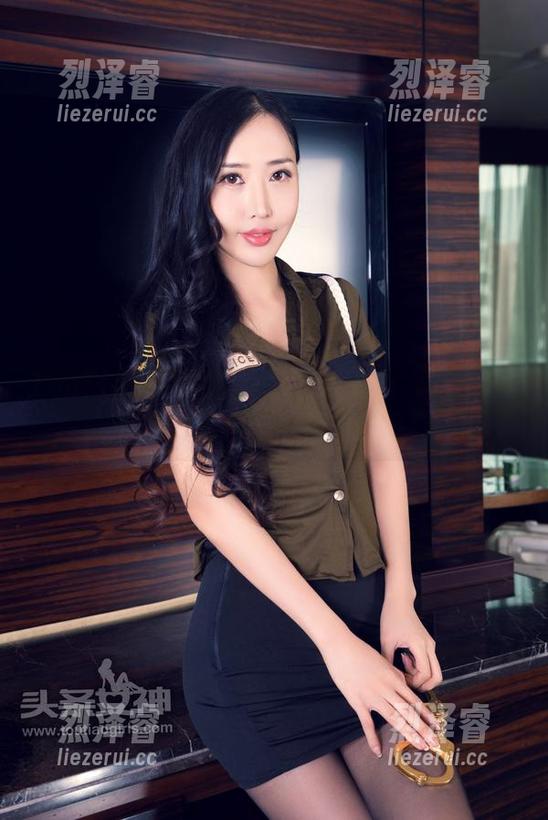 TouTiao头条女神 - 狂欢时刻：周熙妍的白甜快乐与丰盈福利作品！