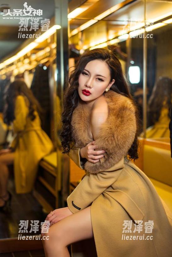 TouTiao头条女神 - 美图见证樊安妮的白色魅力，合集里满满是欢乐与奇妙！