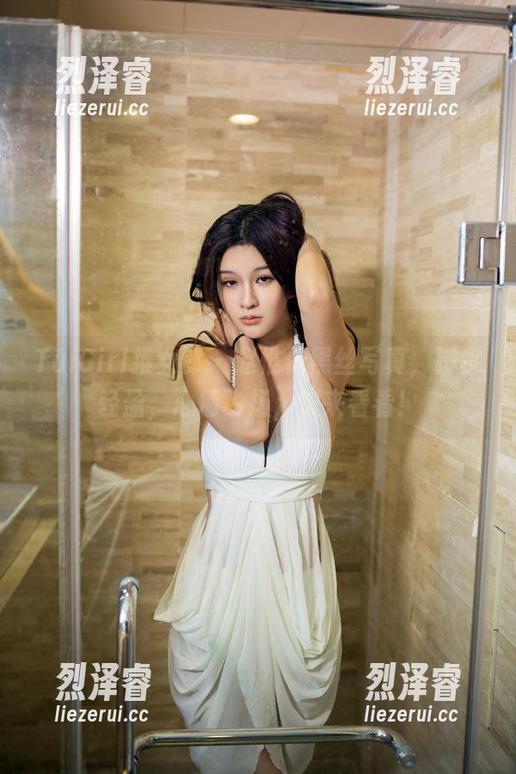 TuiGirl推女郎 - 赵惟依黑丝写真，脚步轻盈，心情飞扬，快来看看！