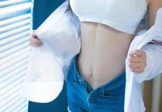 UGirls尤果网 – 碰！最新图集：芊小童的御姐气场，冲击力实在太强了。