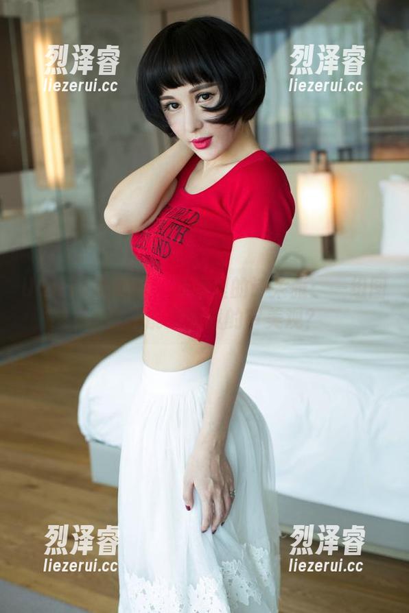 UGirls尤果网 - 旗袍里的诗朵雅：一组图集能不能刷新我的审美观？
