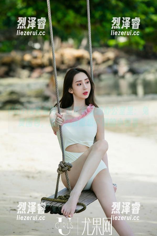 UGirls尤果网 - 在陈雅漫的办公室里：免费图包，总能找到意想不到的小惊喜