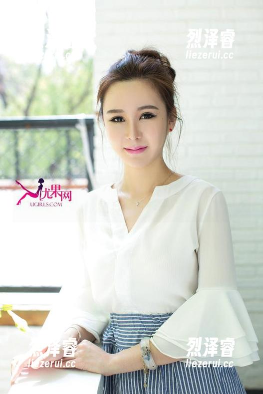 UGirls尤果网 - 陈雅漫的短裙写真合集，快来看看她是如何和每一条裙子对话的？