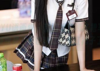 XIAOYU语画界 – 精选杨紫嫣红裙写真，怀疑我是不是也该穿一条红裙子了。