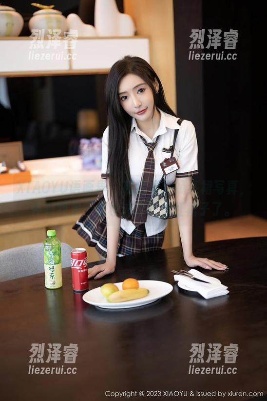 XIAOYU语画界-杨紫嫣 XIAOYU语画界 - 精选杨紫嫣红裙写真,怀疑我是不是也该穿一条红裙子了。