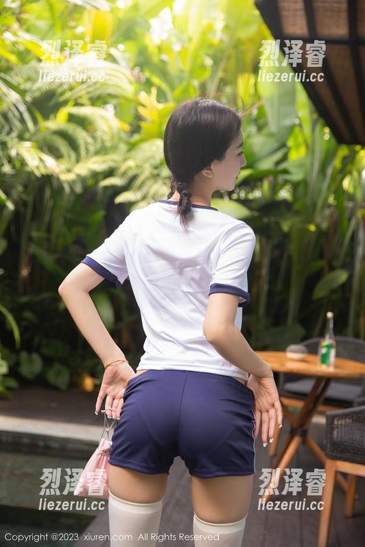 Xiuren秀人网 - Arude薇薇妹妹：无圣光写真，谁说不能有点闪？