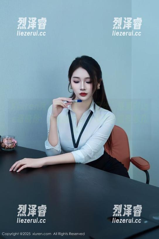 Xiuren秀人网 - 当“裤里丝”遇见Elise谭晓彤：在线图片让人忍不住想多看几眼！