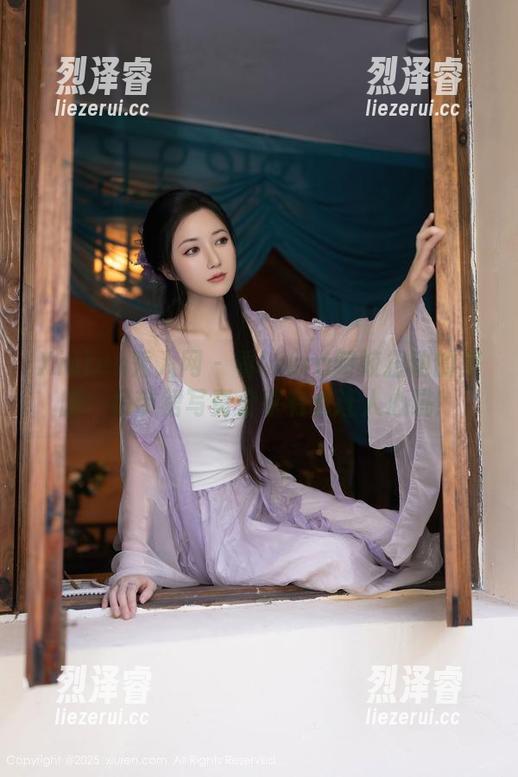 Xiuren秀人网 - 看laura阿姣扭动的美腿，吊带裙写真分享有点让人心跳！