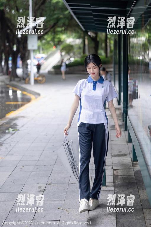 Xiuren秀人网 - 图库里的泳衣幻想：容容容Alice，勾起你的夏日思绪
