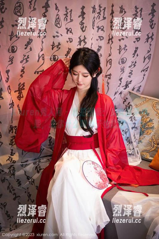Xiuren秀人网 - 私拍图集：兔女郎李梓熙，教你什么叫兔子也能撩