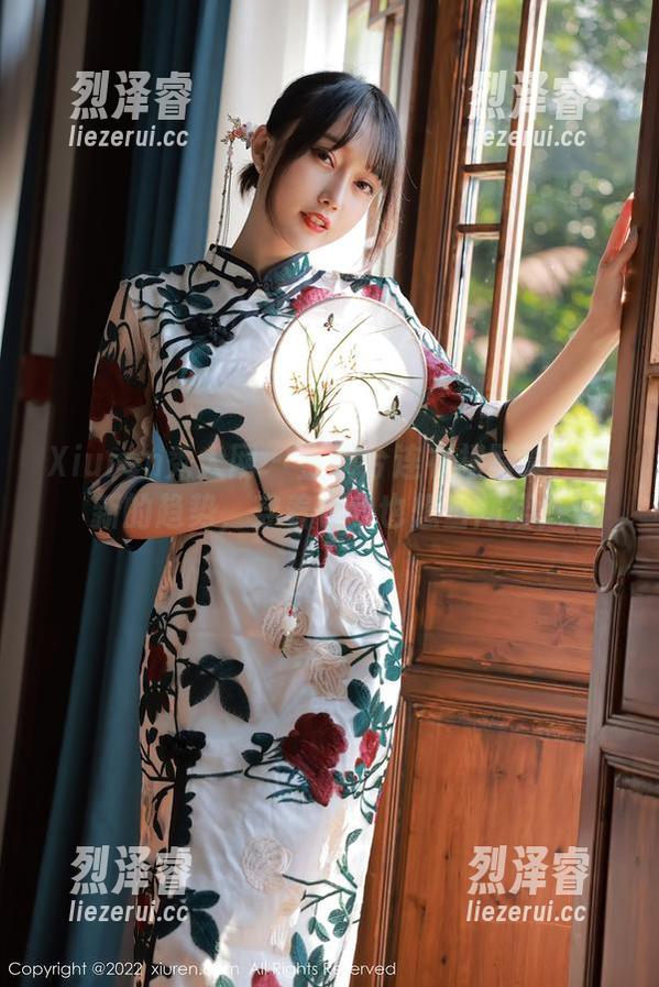 Xiuren秀人网 - 金妍兮连衣裙写真：最新的趋势，穿着它我也想当网红！