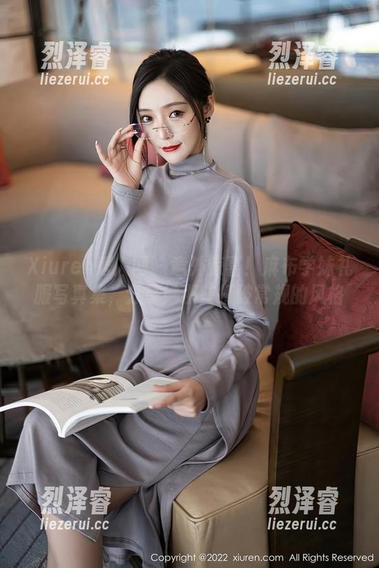 Xiuren秀人网 - 意外惊喜！麻布学妹礼服写真集，分享她那些打破常规的风格