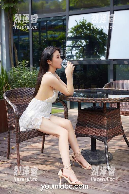YouMi尤蜜荟 - 职业装的另一面：李承美图集更新，还是老样子，但却让人心痒痒。