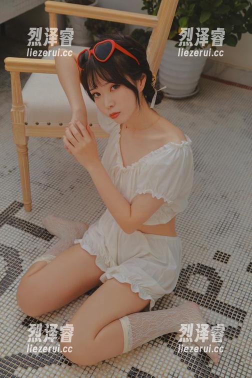 fushii_海堂的写真合集：在极探侦道的世界里，光影交错间隐藏着什么？
