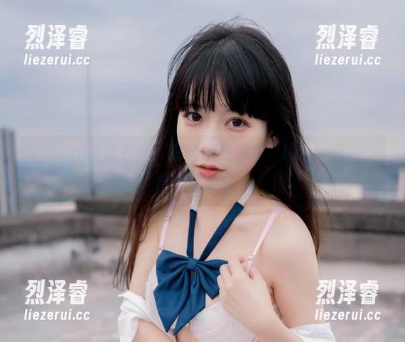 usejan蓝蓝在线：高清呈现那个‘纯白’梦境，感觉要溺水了