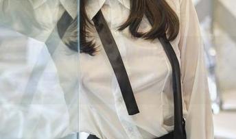 为什么要下载Wuyo的和服写真集？因为我需要一份美丽的心理安慰！