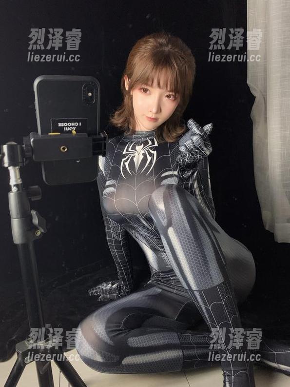 一小央泽的奇妙美图资源：空银子的每一帧都让人忍不住浮想联翩！