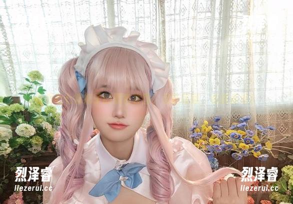 看看七七娜娜子的黑色套图，别眨眼哦，怕被美晕！