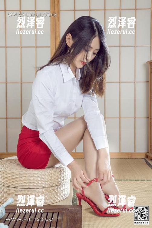 丽柜 - 一窥yuleba的天使风采：私拍美图，带你感受别样的纯真与魅力！