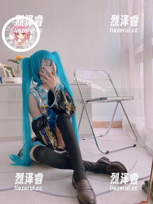 高跟鞋与图包：二阶堂宅绘子的魅力让人无法自拔！