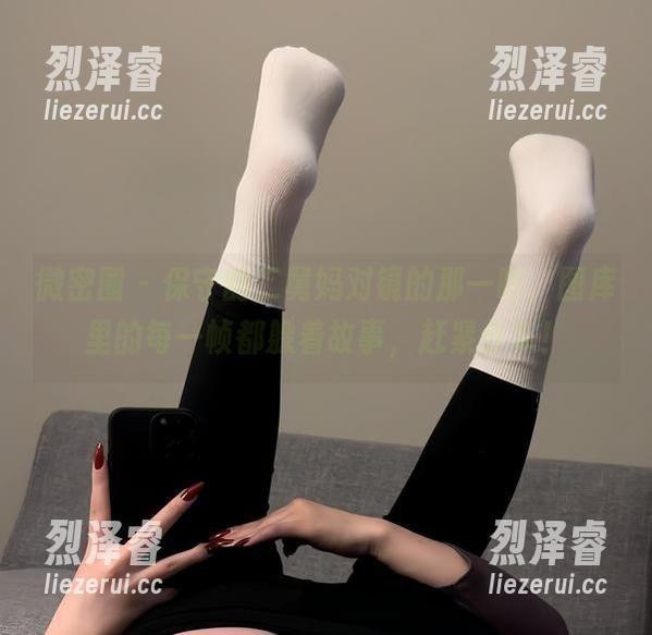 微密圈 - 保守的二舅妈对镜的那一瞬，图库里的每一帧都躲着故事，赶紧分享！