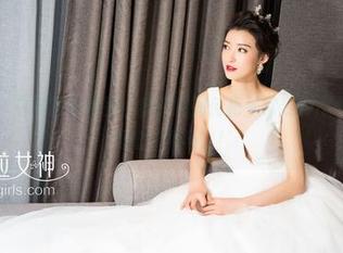 克拉女神 – 白丝写真组图：看王睿如何把平常变得不平常，时尚界的‘黑马’！