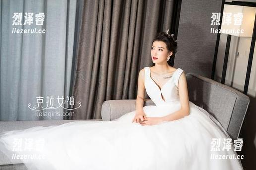 克拉女神 - 白丝写真组图：看王睿如何把平常变得不平常，时尚界的‘黑马’！