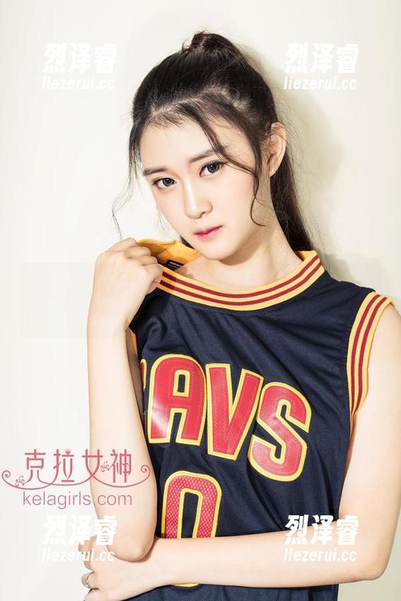 克拉女神 - 看！瑞莎在她的运动照片中竟然透着一丝懒洋洋的态度？