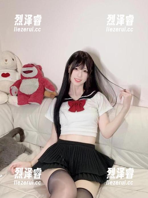 微密圈 - 十万口草莓粥粥的写真让我感觉像看到了奶牛的童话，真是奇妙的体验！