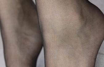 南国足艺 – 揭秘青青美腿写真：这腿是真腿，还是用魔法打造的？