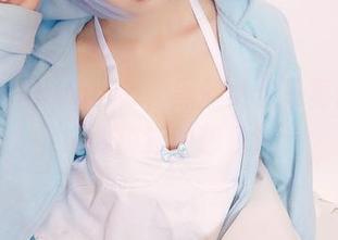 跟随古川kagura，黑丝女仆写真让壁纸成为疯狂的想象！