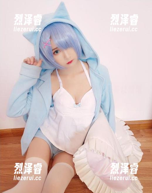 跟随古川kagura，黑丝女仆写真让壁纸成为疯狂的想象！