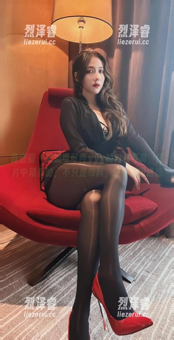 微密圈 - 追随可可西yyy的内衣写真，图片中藏着的，不只是布料，还有无限遐想。