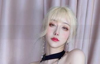 白裙飘摇，啾小妍Deer的图册在免费世界里闪耀！