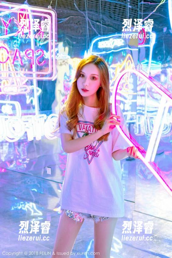 嗲囡囡 - 白色的诗意：梦小楠小夜猫和她的照片徘徊在梦里