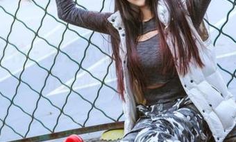 头条女神 – 张蓝欣的JK光影游：高清大叔们心动下载，快来！