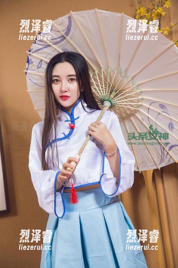 头条女神 - 杨曼妮的居家私房照：原图教你如何优雅过日子