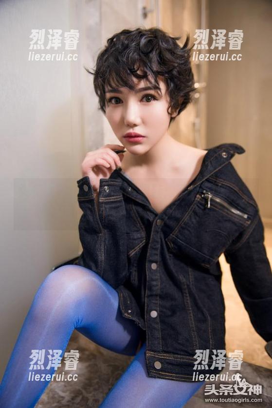 头条女神 - 火儿的高跟鞋：高清图册，连我的小心脏都跟着她的步伐起舞！