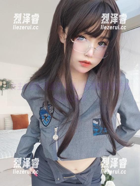 女主K最新作品集上线，油亮的感觉仿佛能滴出水来