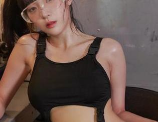 姜仁卿(강인경)的短裤图册：让人忍不住多看一眼的瞬间